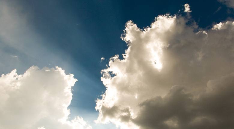 Symbolbild einer Wolke, die ein Rechnungsprogramm in der Cloud darstellt